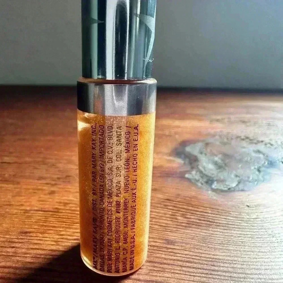 MARY KAY LIP GLOSS GOLD SEQUINS,  0.27 fl. oz., New w/o Box, Discontinued! RM02 - Picture 3 of 4